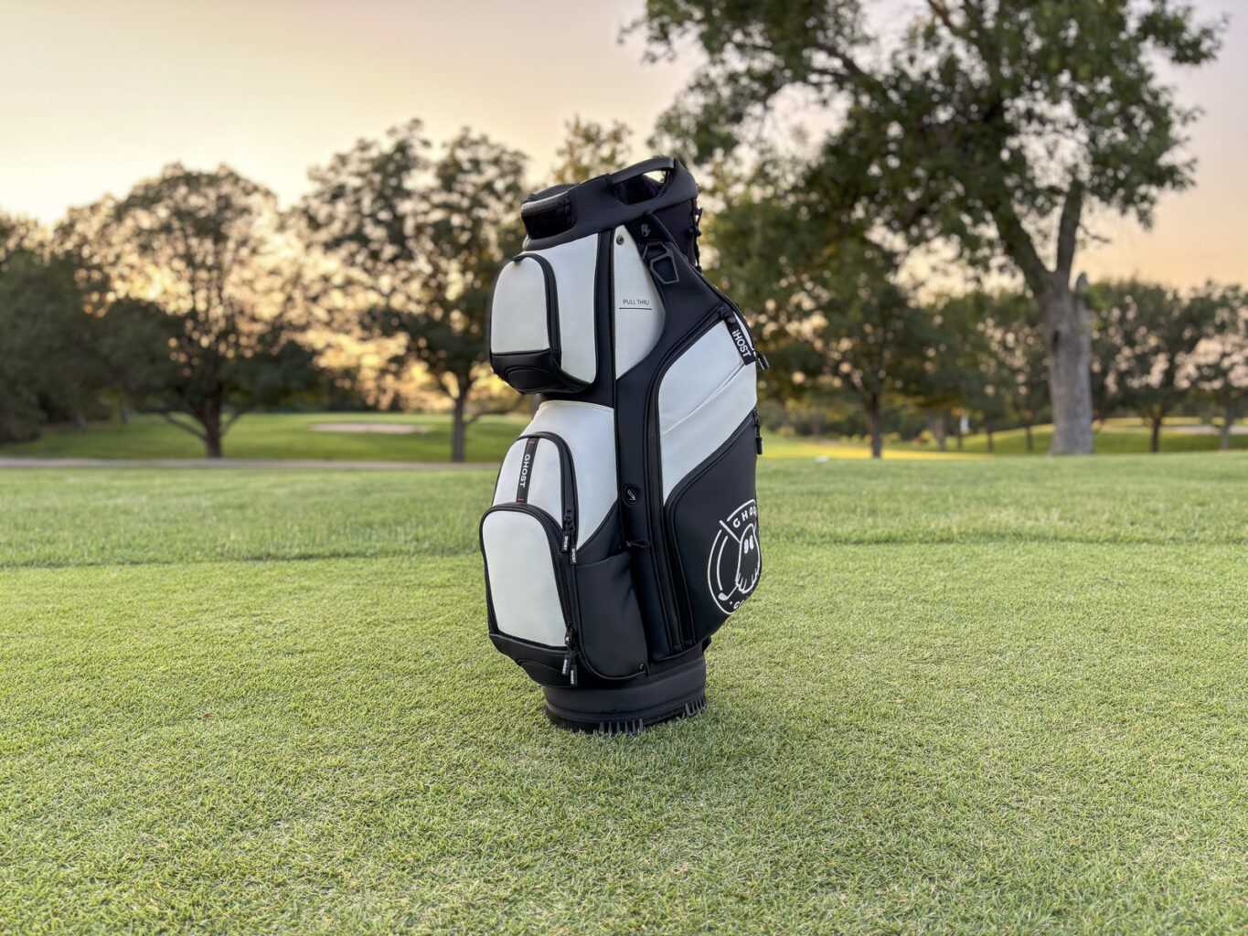 Evaluating Storage Options and Accessibility in Ghost Golf Bags