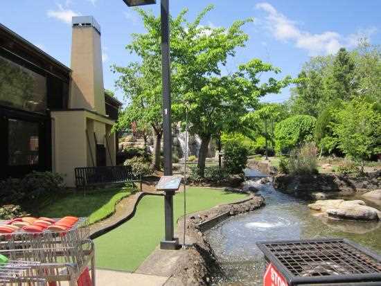 Best little roadhouse mini golf