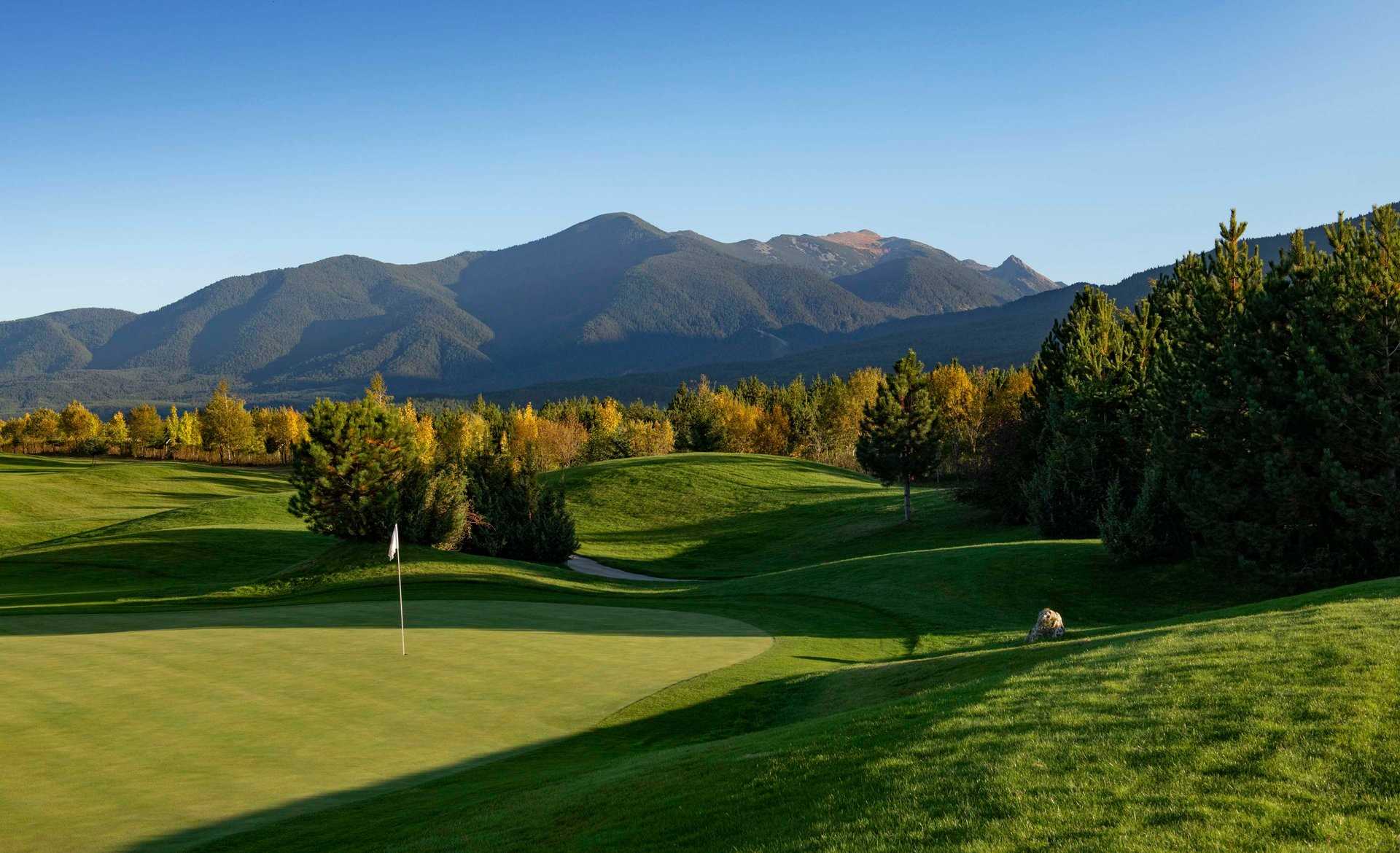 Best places to golf in april