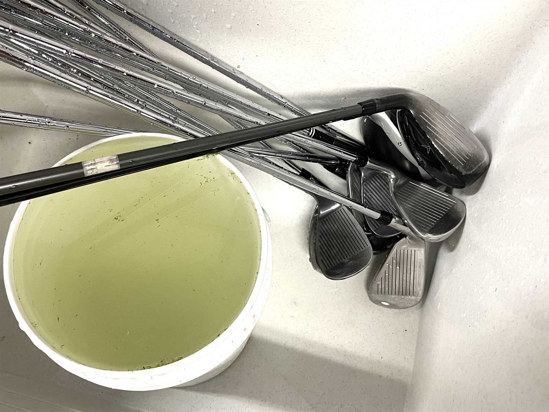 Best way to clean golf irons