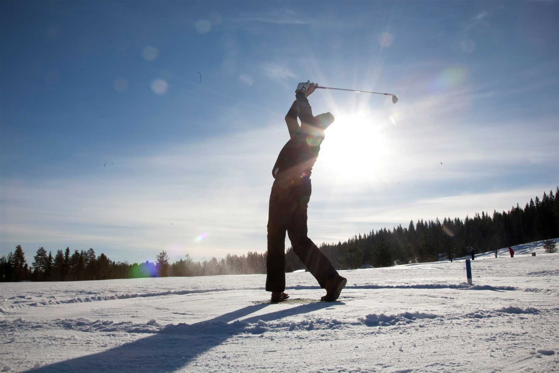 Essential Gear for Cold Weather Golfing
