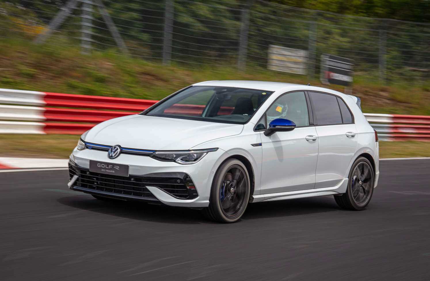 Additional Costs: Lessons and Caddy Services