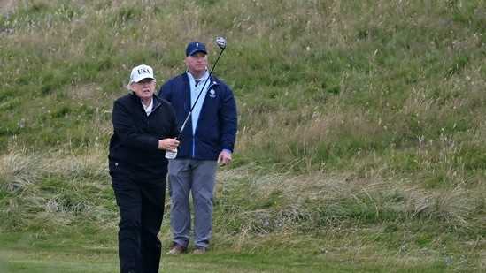 Public Reactions to Golfing Activities