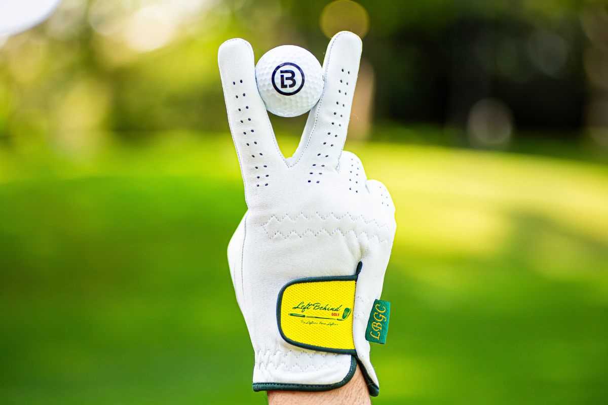 Choosing the Right Hand for Your Golf Glove